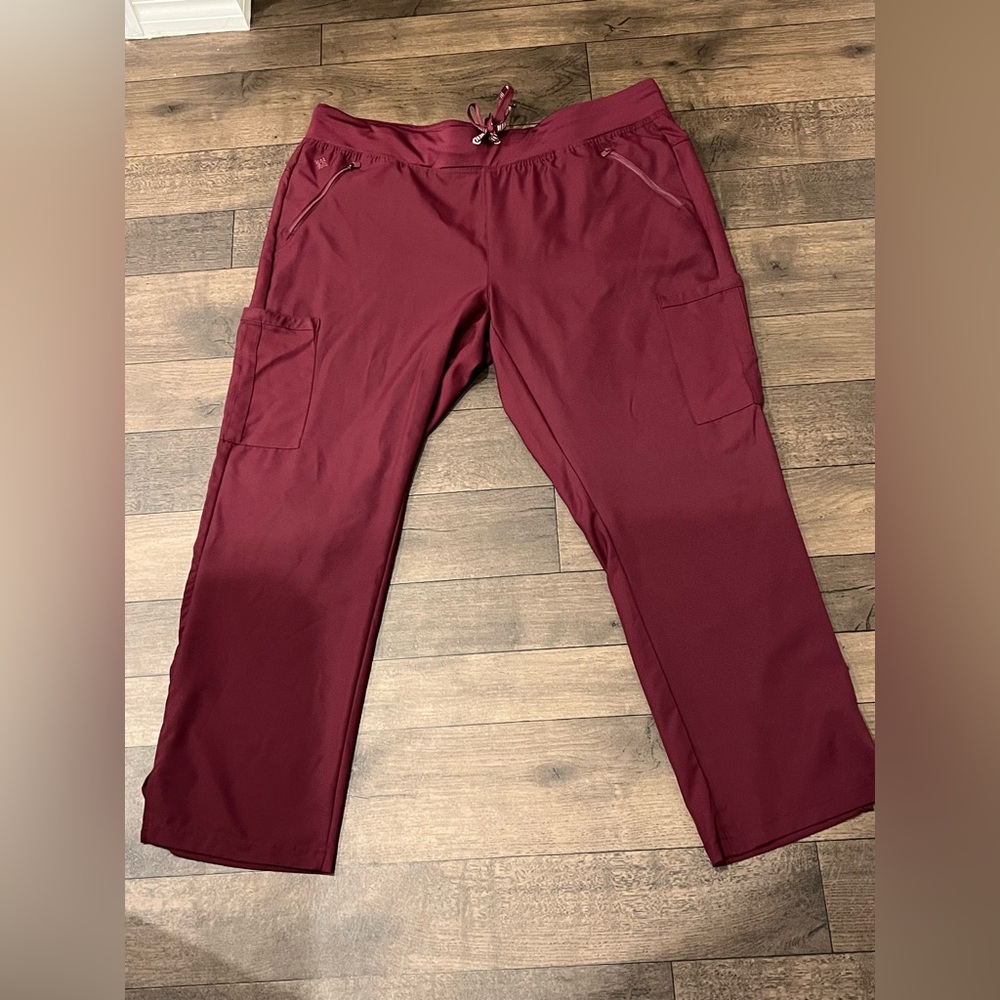 Med Couture Scrub Pants Relaxed Fit like new!! Matching top available